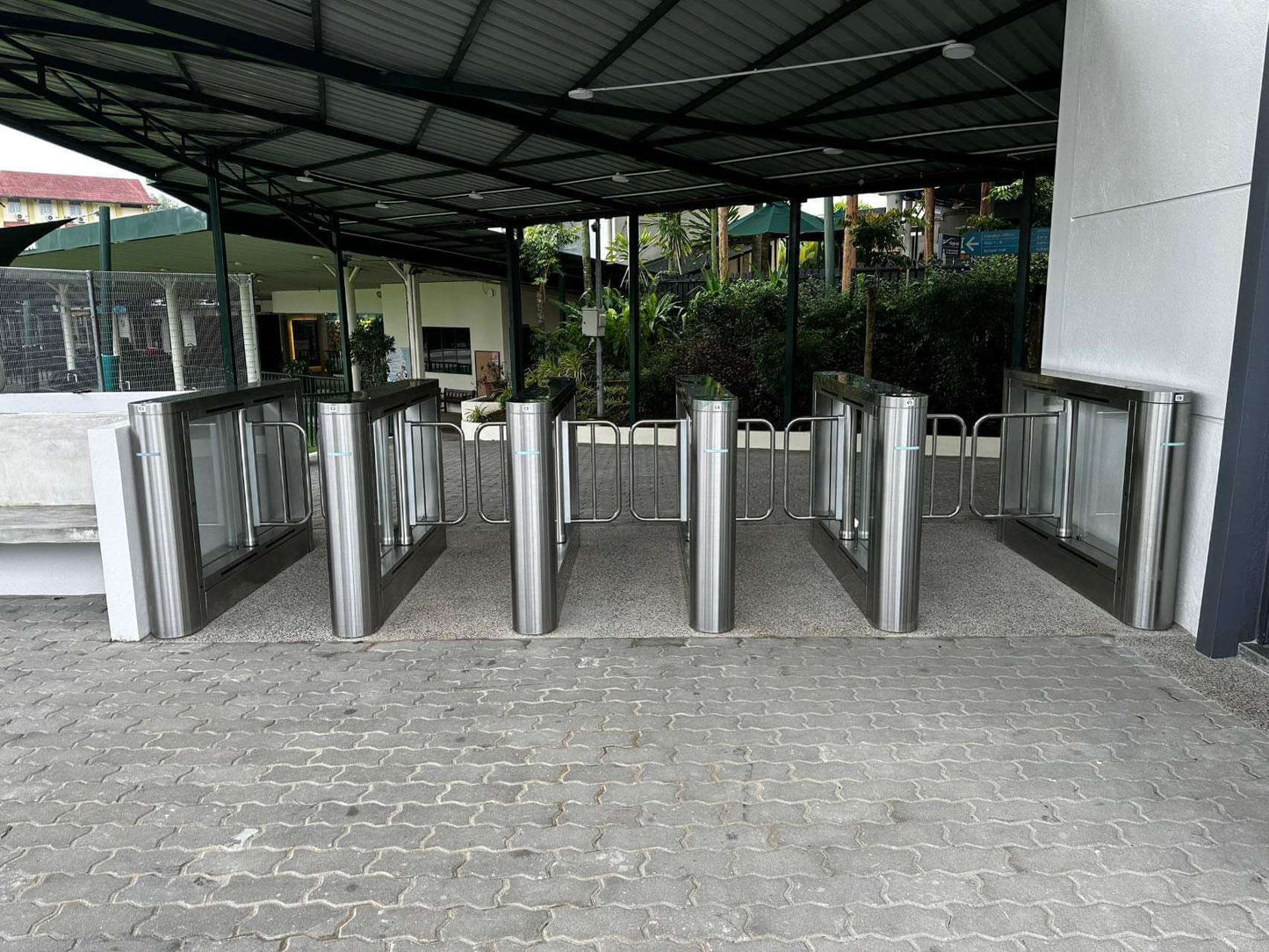 Evolve ES200 External Speed Lane Gate installed outdoors, offering security and pedestrian access.