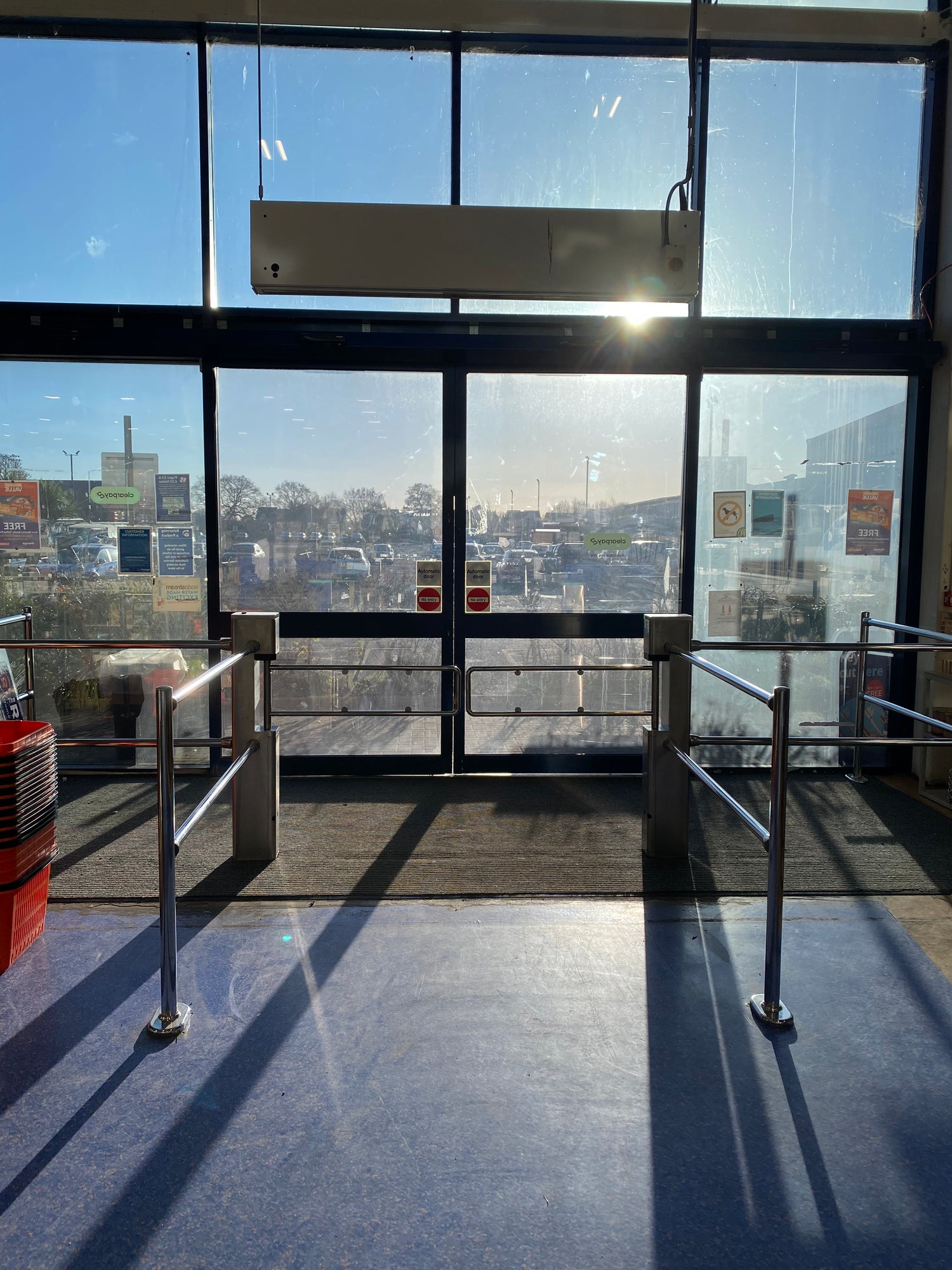 Retail Swing Gates - Speed Lanes
